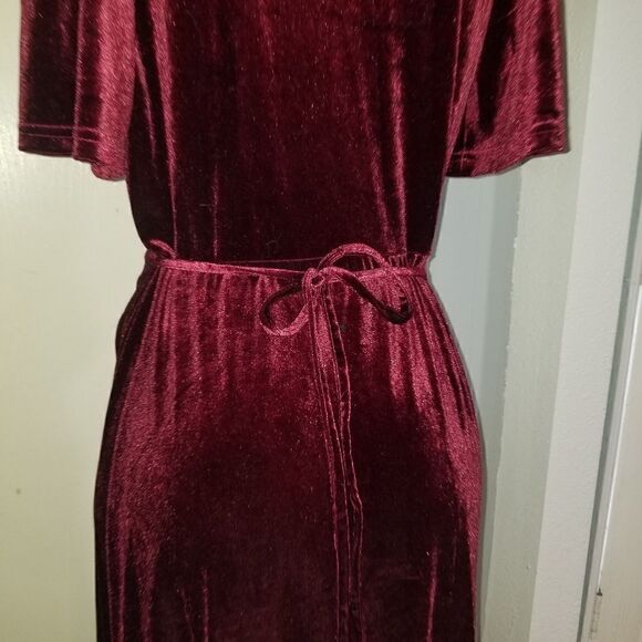 Burgundy velvet wrap style dress small nwt - Picture 5 of 14